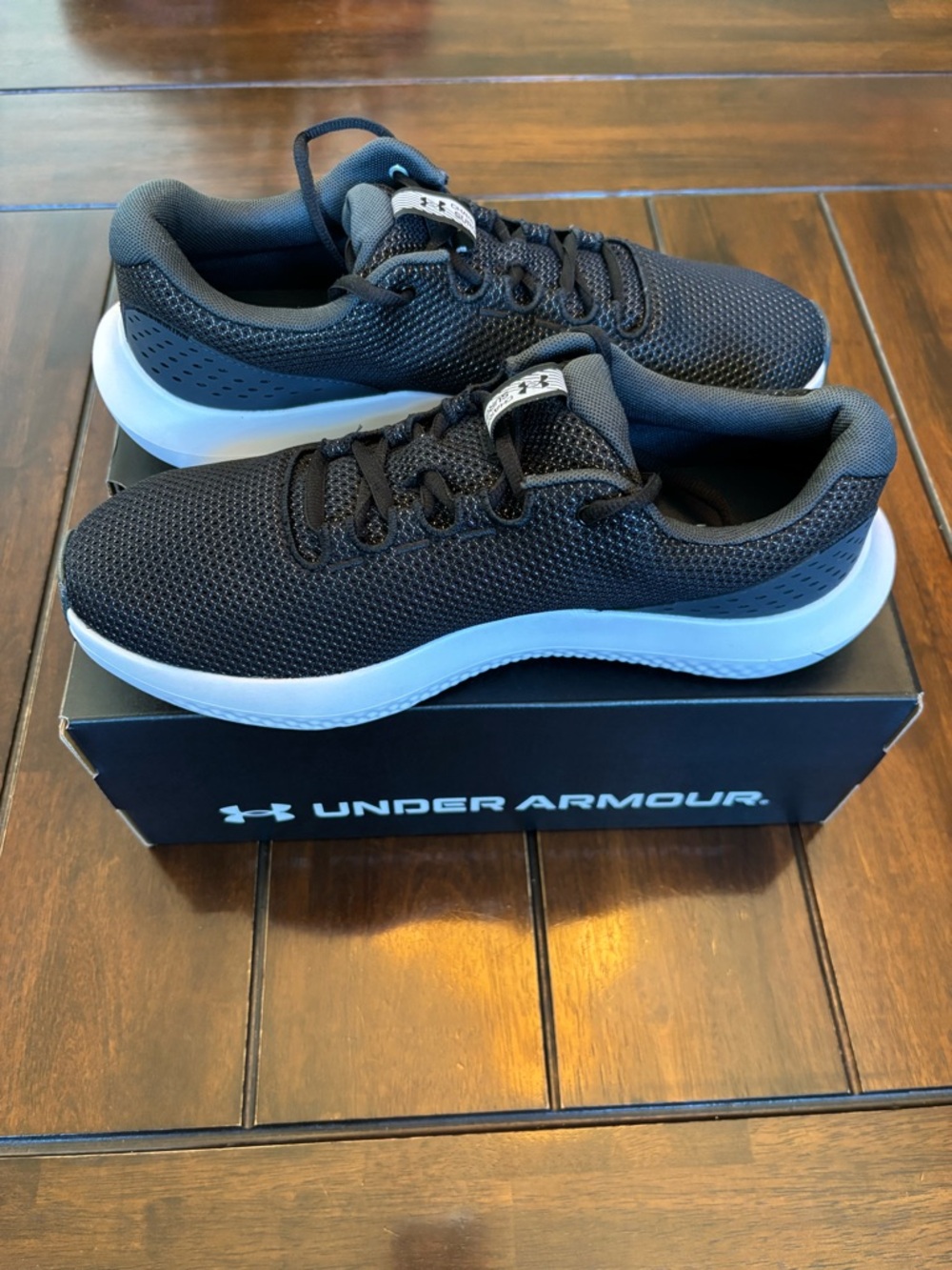 Under Armour Black and White Charged Surge 4 Running Shoes New in Box Size 9.5 - Picture 2 of 7